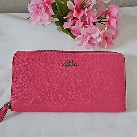 Coach  Pink Zip Around Accordion Leather  Wallet - Picture 10 of 10